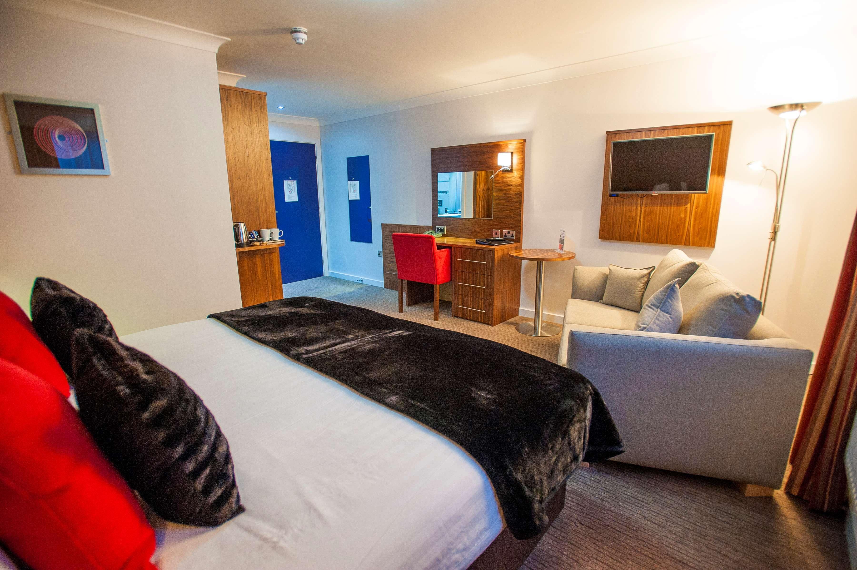 Best Western Plus Lancashire Manor Hotel Skelmersdale Exterior photo