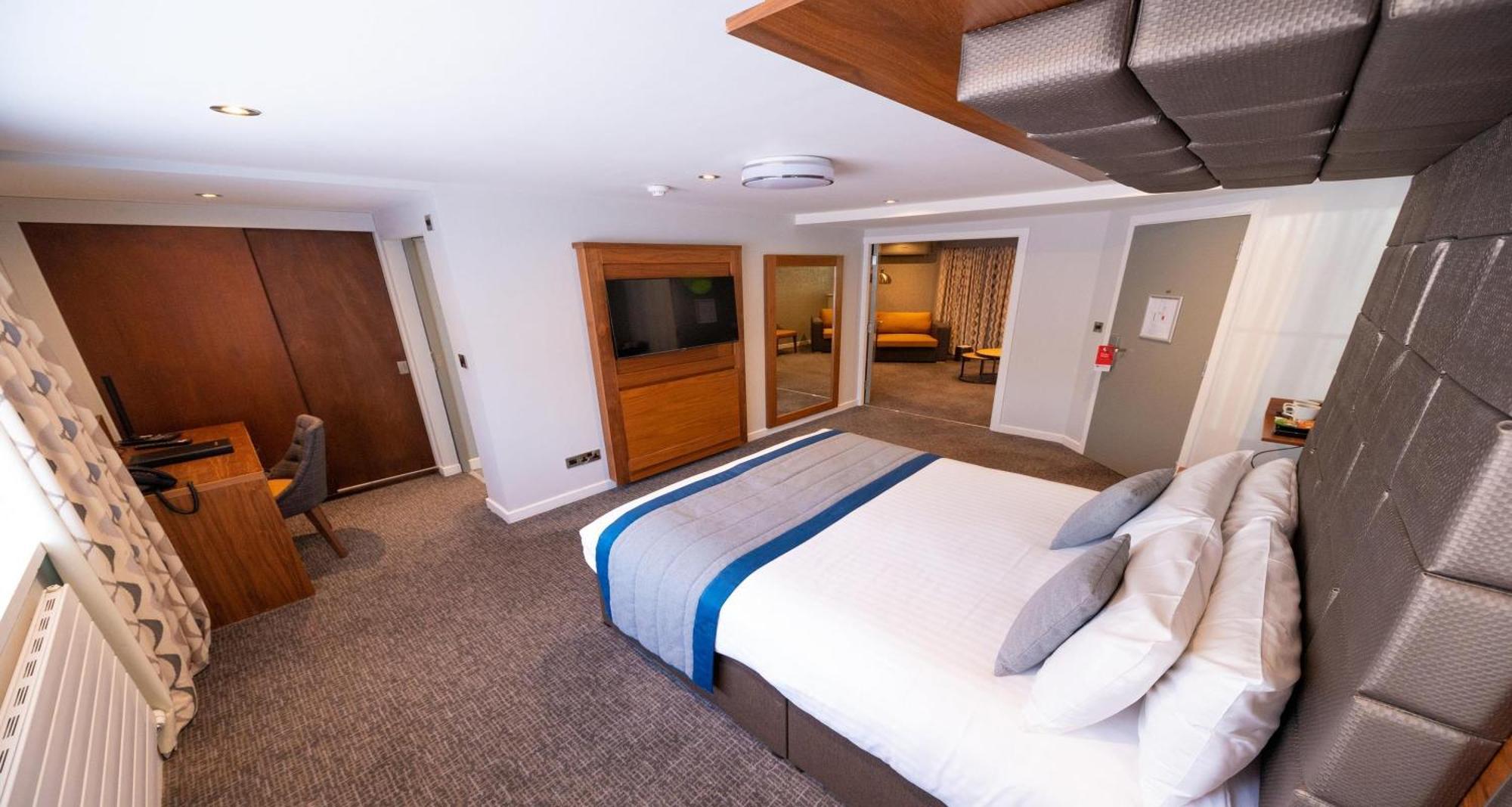 Best Western Plus Lancashire Manor Hotel Skelmersdale Exterior photo